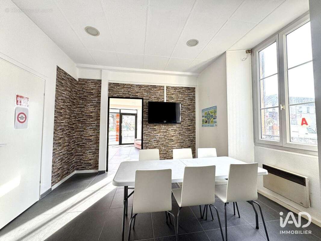 Photo 7 - Commerce à MOISSY-CRAMAYEL