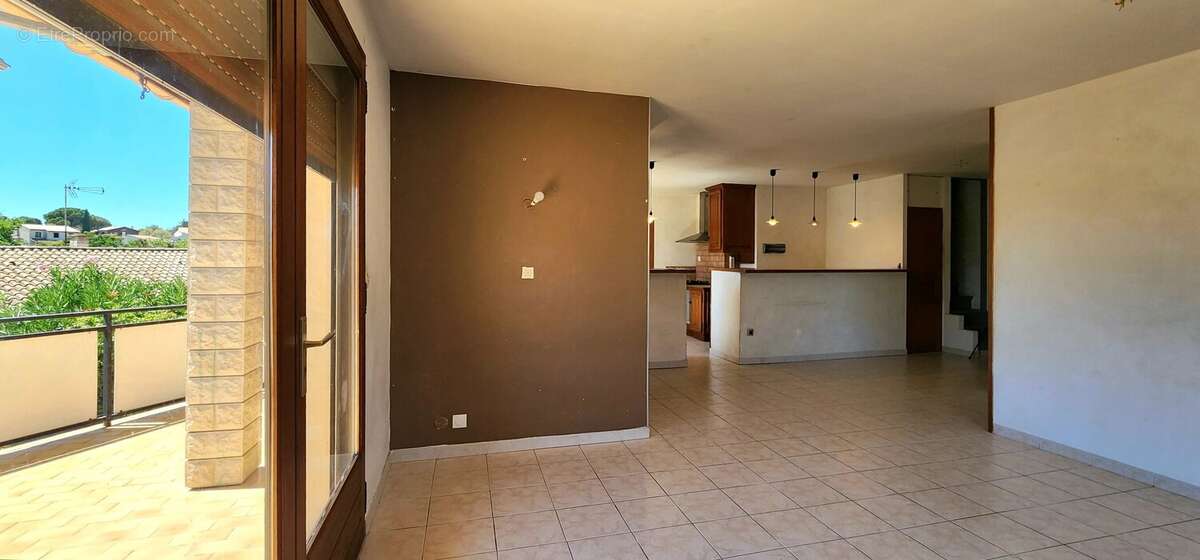 Grande maison divisée en 2 appartements - photo 25