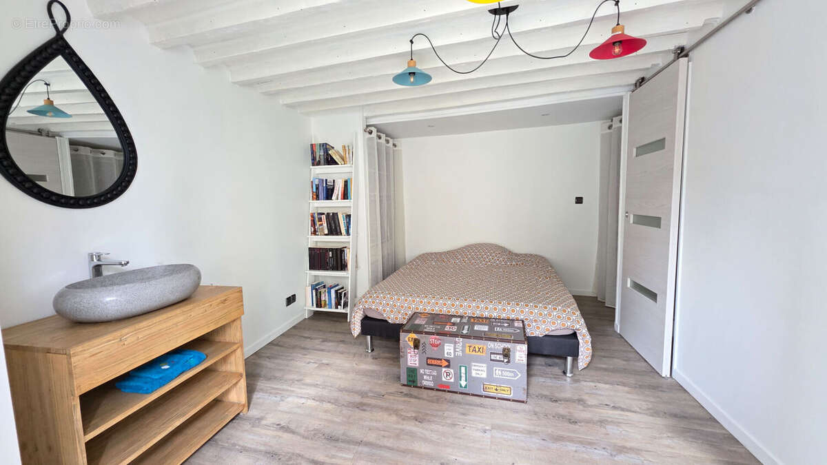 Longère rénovée de 175 m²  avec dépendances  - 887 m² - photo 10