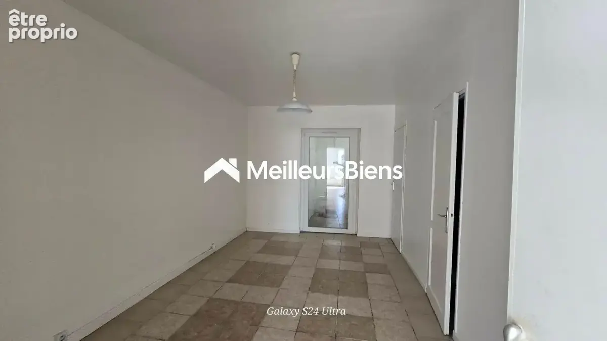 Investissement à Landrecies : immeuble 240 m², 6 chambres, 15 pièces - photo 5
