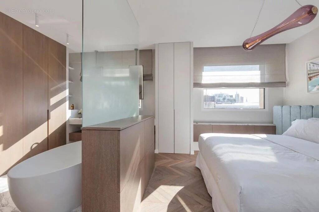 Appartement à PARIS-8E