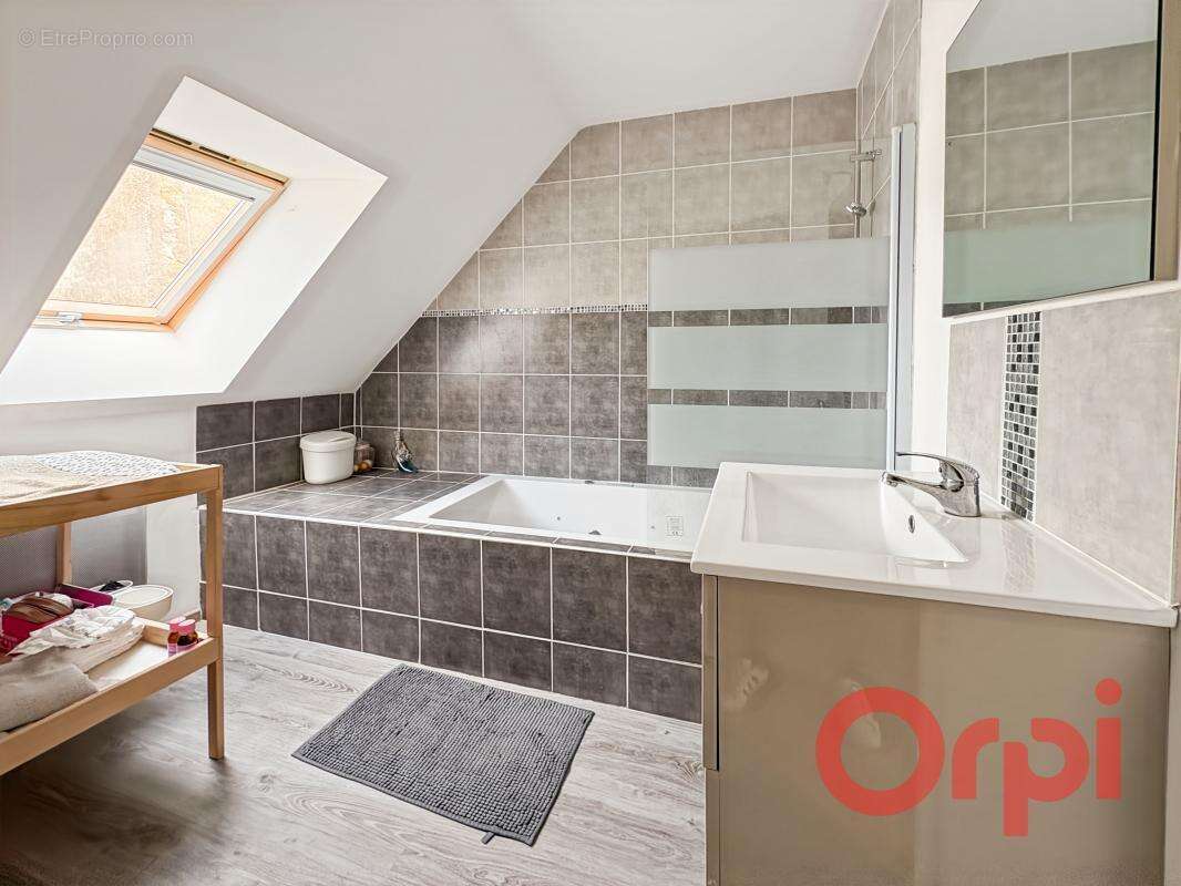 Maison à SAINT-AMAND-MONTROND