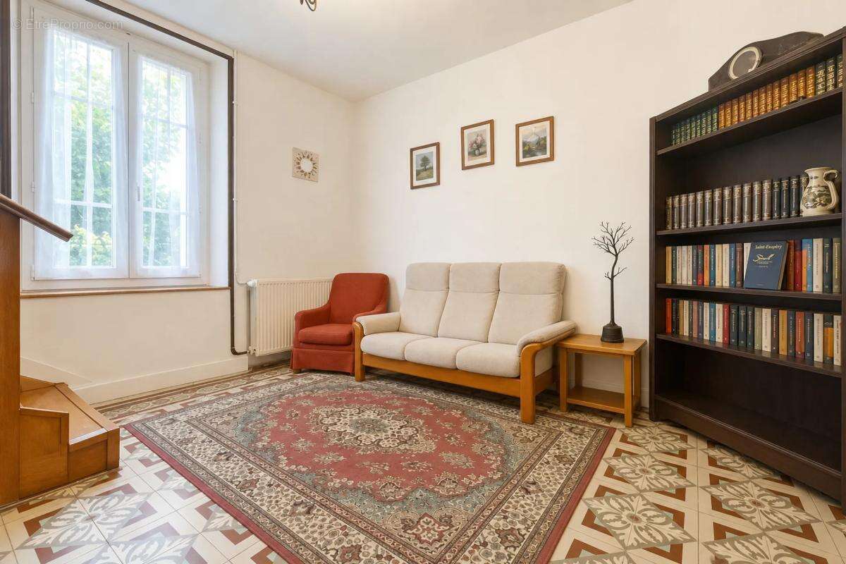 A saisir somptueuse maison de 8 pièces de 201 m² à Auxy !! - photo 3