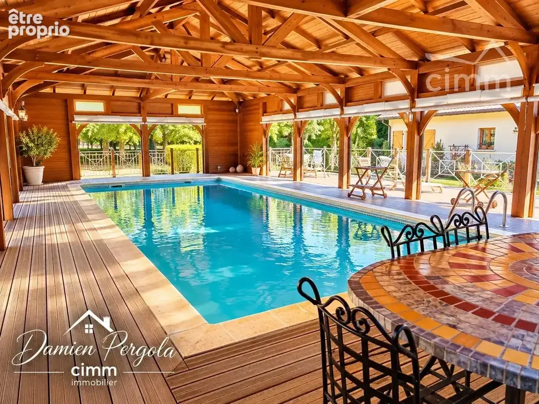Une propriété pensée pour le bien-être : 273 m² habitables, piscine chauffée couverte et plus de 5 000 m² de terrain » - photo 3