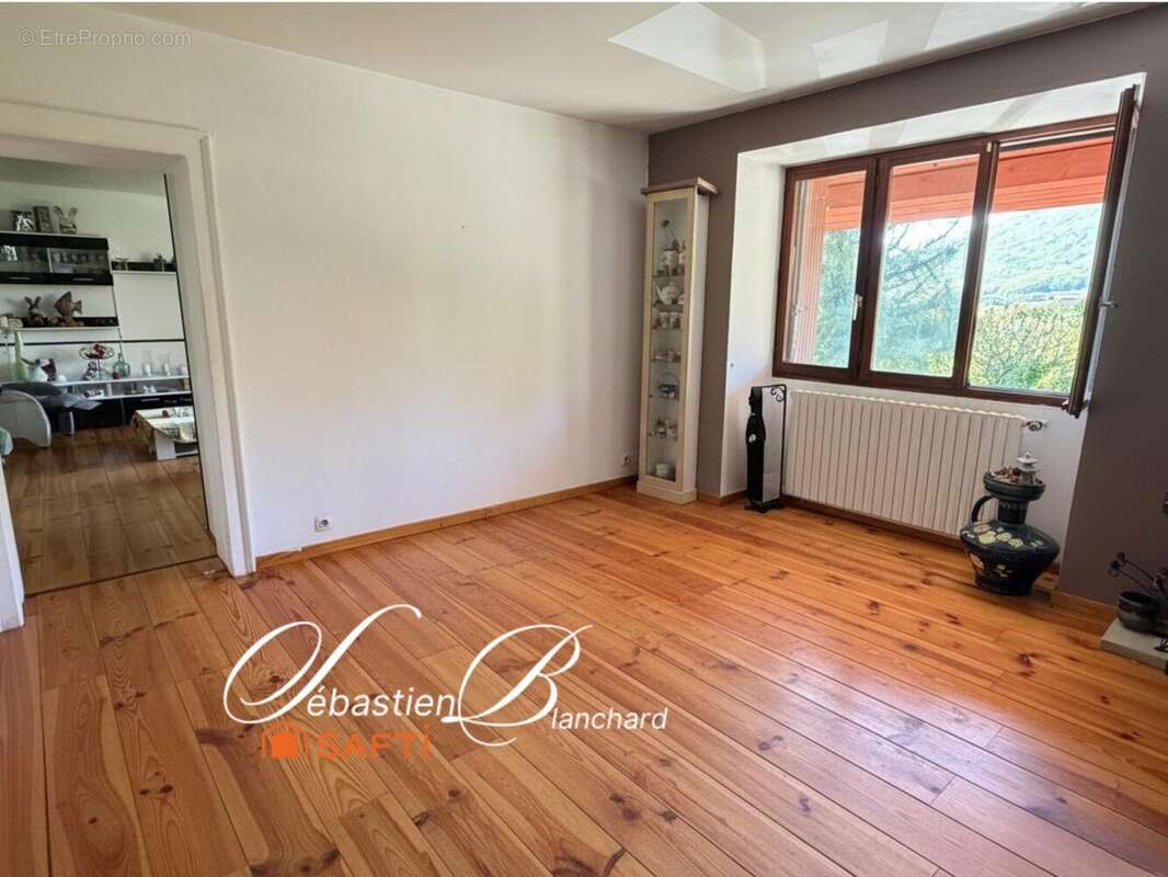 Maison 144 m² à Chanay  - photo 3