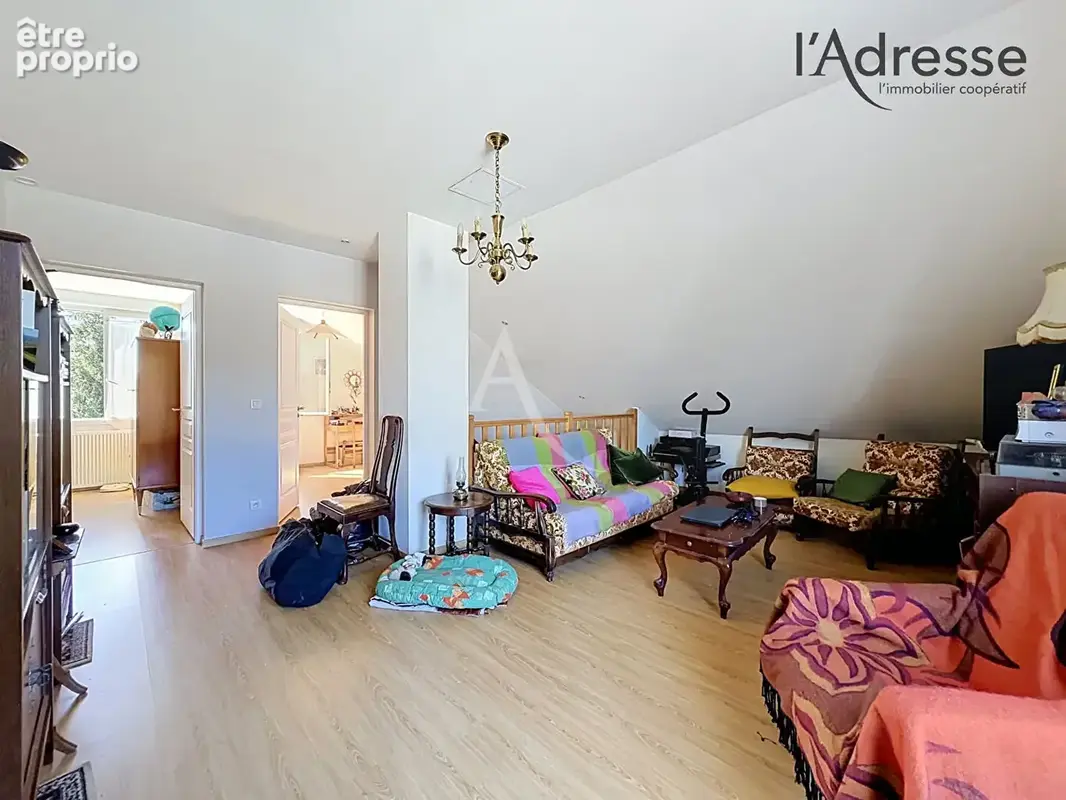 SURESNES MONT-VALÉRIEN  - Meulière de 161m² Carrez 6 pièces avec parcelle de 227m² - photo 9