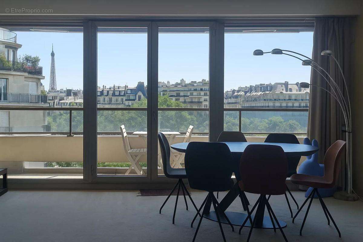 Appartement à PARIS-16E