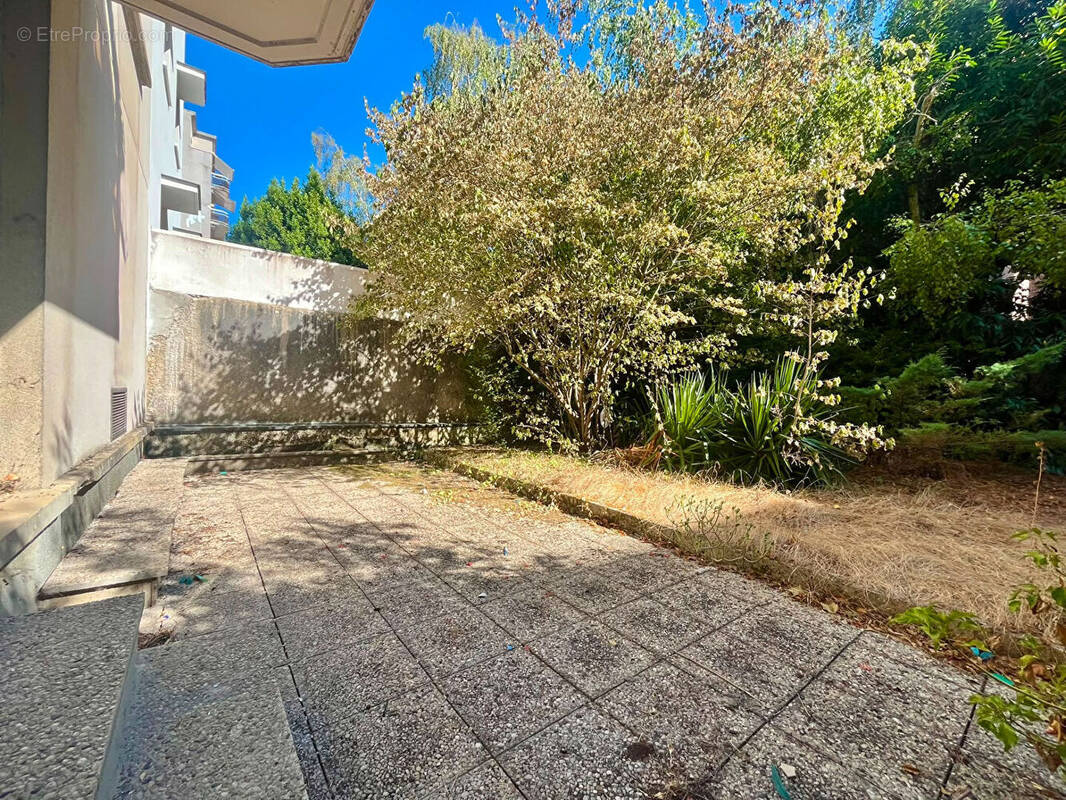 Appartement à MONTROUGE