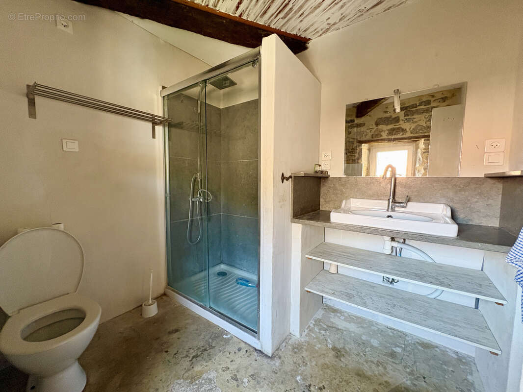 Maison de village en pierre 3 pièces d'environ 75m2 avec cave   Beau potentiel   Combles aménageables - photo 8