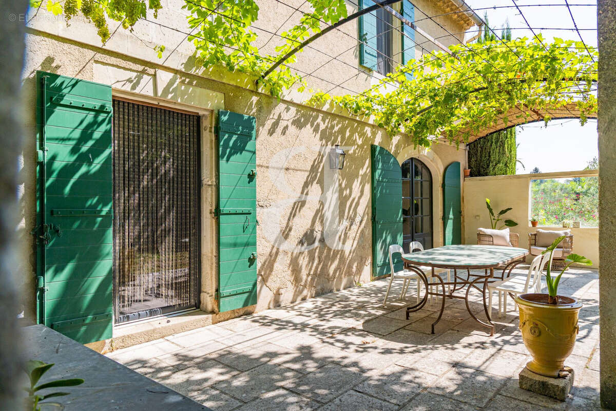 Maison 327 m² à Saint-Remy-De-Provence  - photo 7