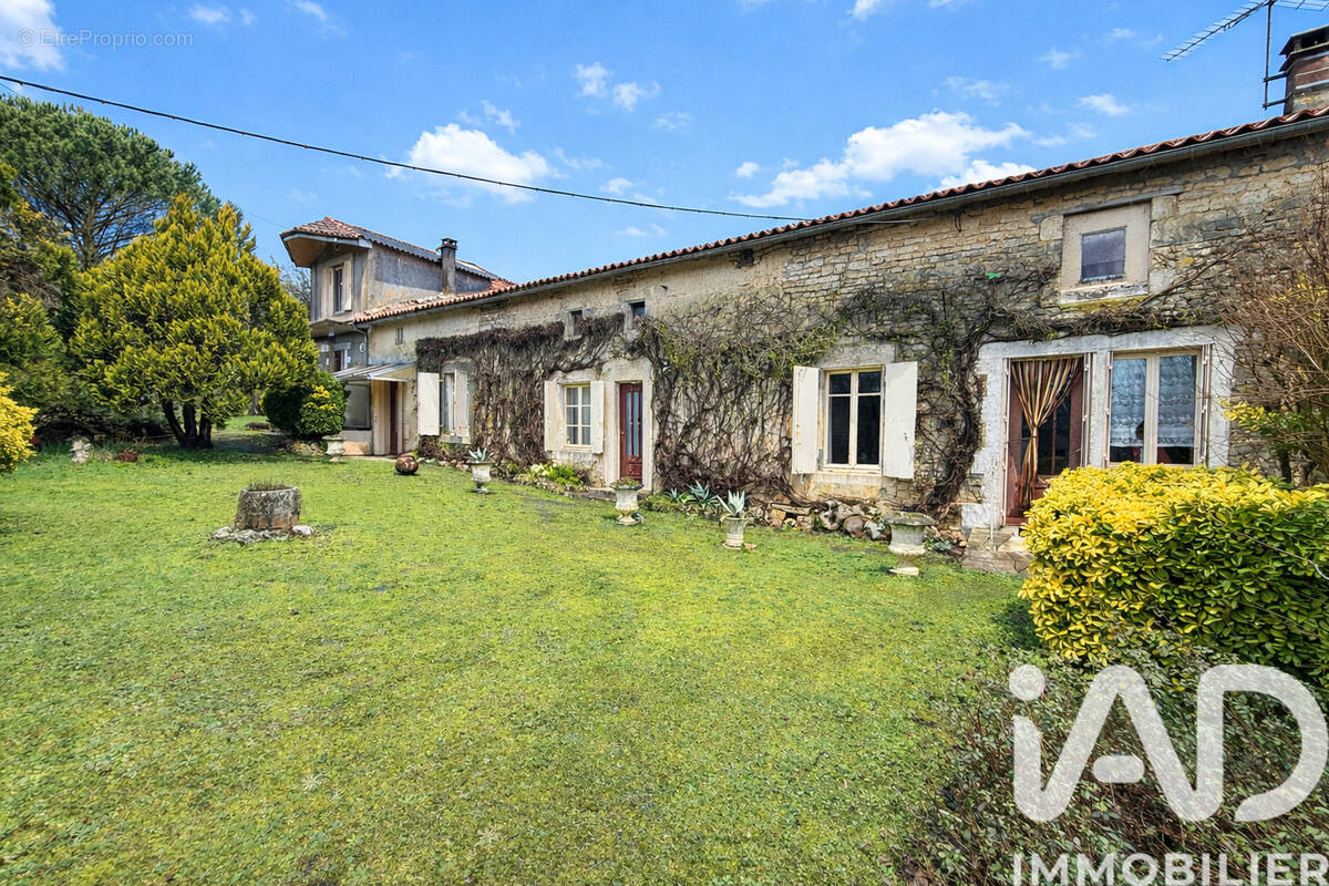 Photo 1 - Maison à VILLIERS-LE-ROUX