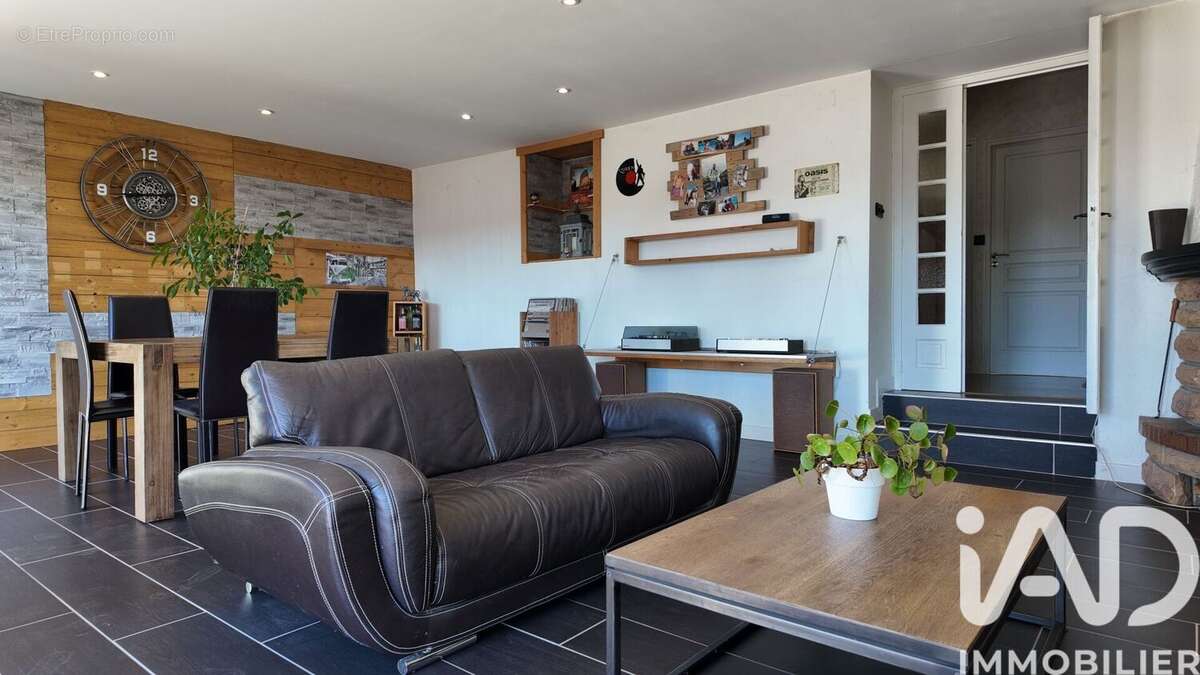 Photo 4 - Appartement à SAINT-JUST-SAINT-RAMBERT