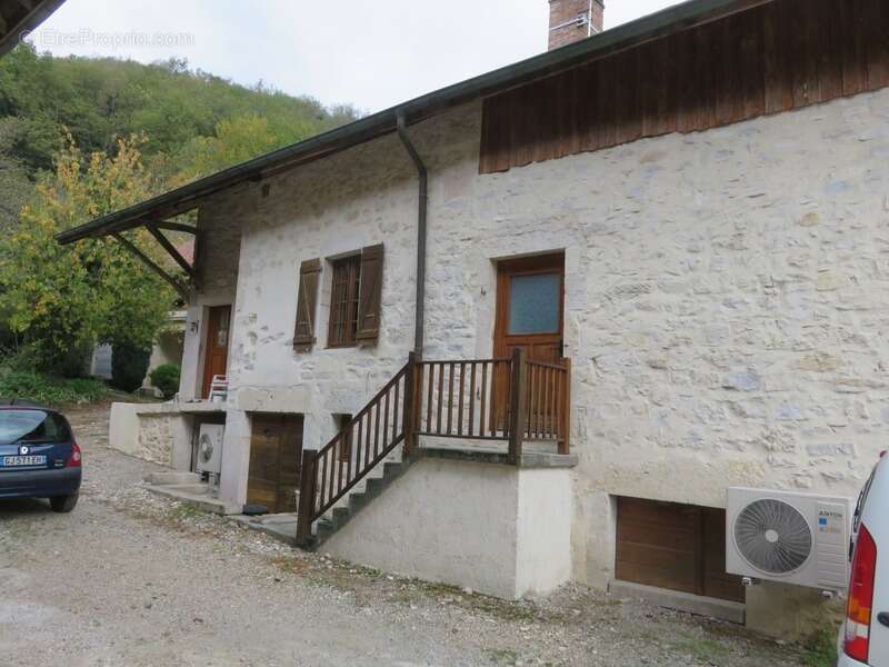 Maison en pierres à vendre 7 pièces de 168 m² à MARIGNIEU (01) plus sous-sol - photo 16