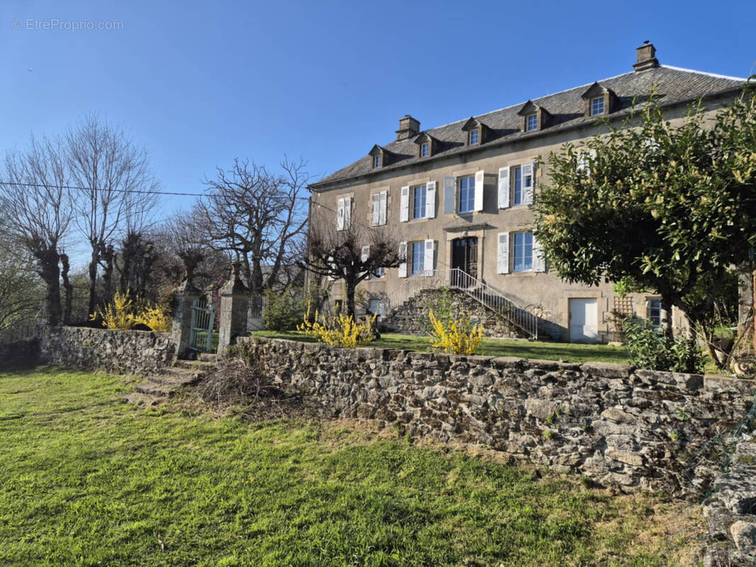 Maison à SAINT-CIRGUES-LA-LOUTRE