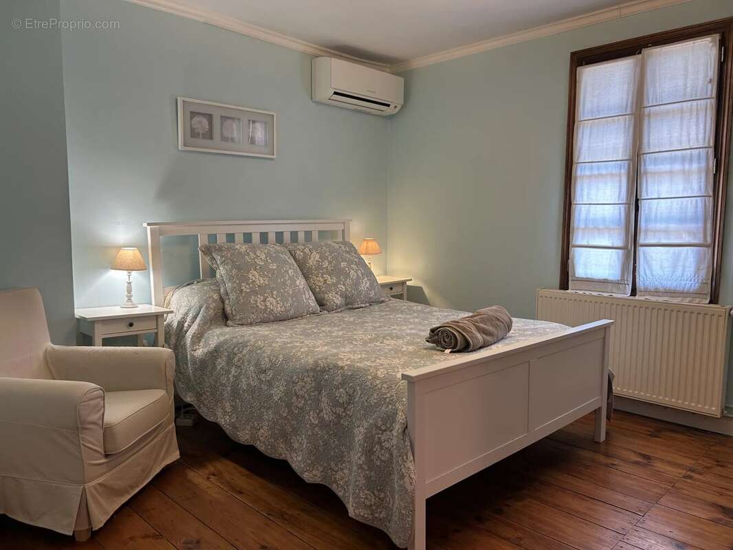 Spacieuse résidence individuelle de 6 chambres et 5 salles de bains avec piscine - photo 13
