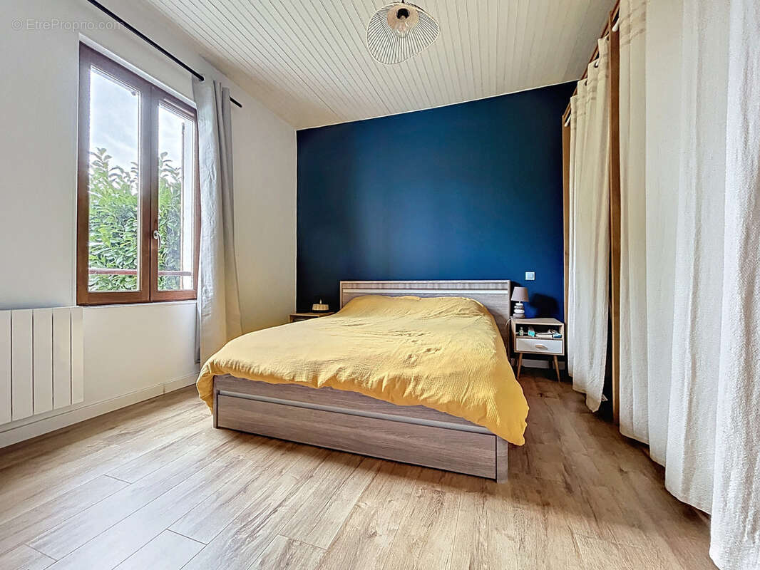 Maison à SAINT-PANTALEON-DE-LARCHE