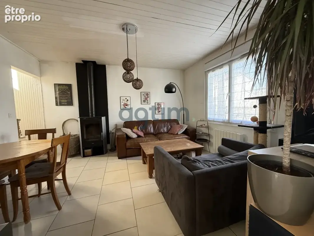 Maison d’habitation sur deux niveaux, située à proximité du centre-ville de La Roche-sur-Yon. - photo 3