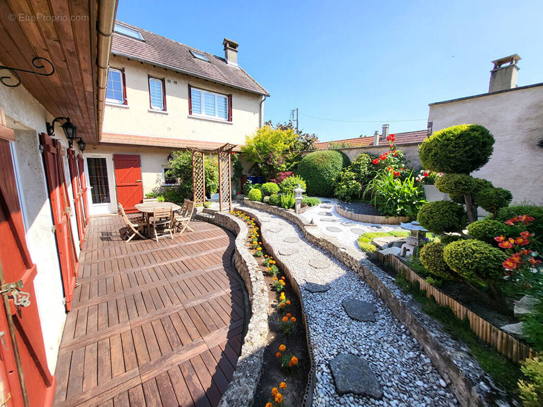 Maison à NEAUPHLE-LE-VIEUX