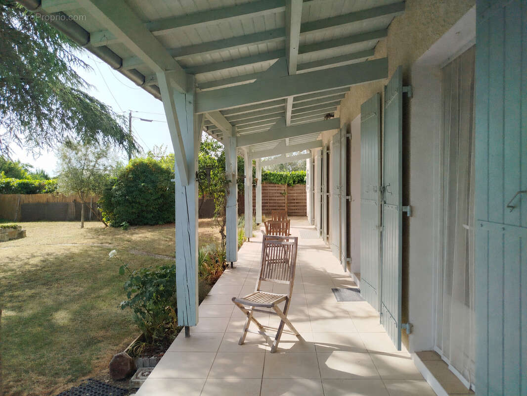 Belle maison familiale de 159 m2 avec piscine sur une parcelle arborée de 2 363 m2 - photo 7