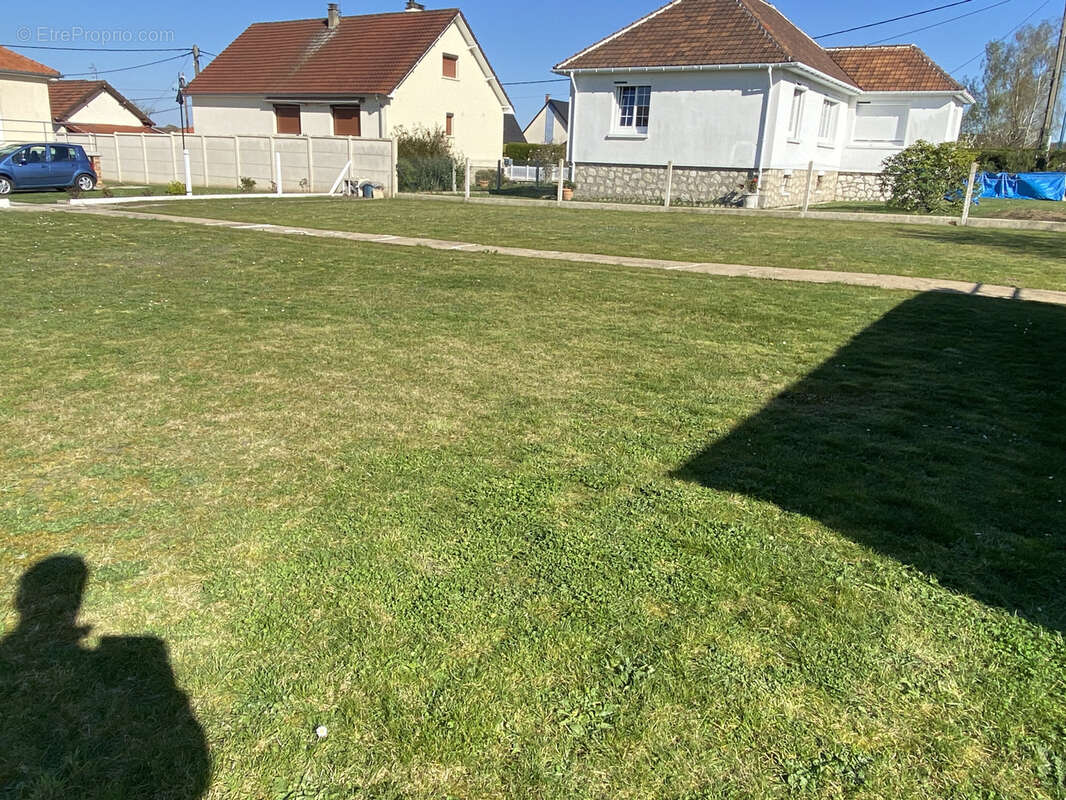 Terrain à LES DAMPS