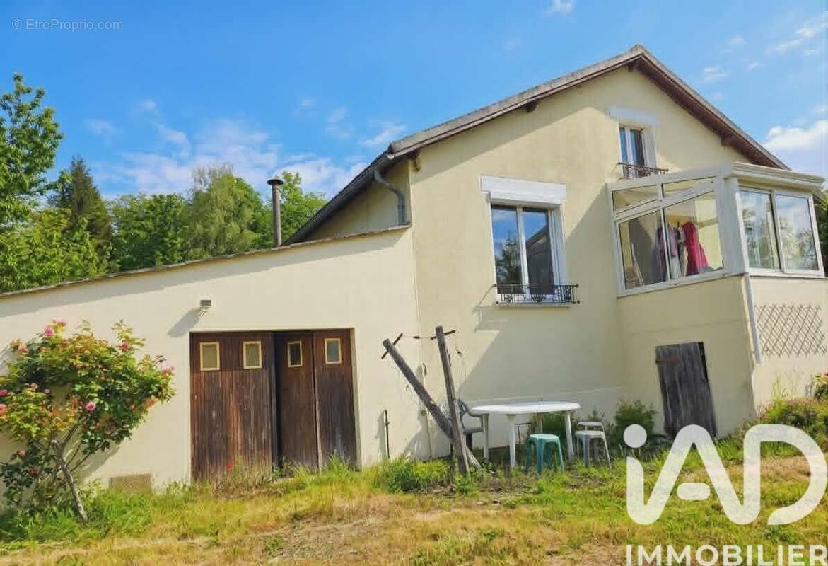 Photo 1 - Maison à LA CELLE-SAINT-CYR