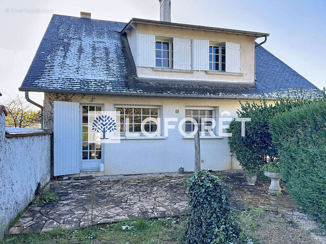 Maison à SAINT-LOUP-LAMAIRE