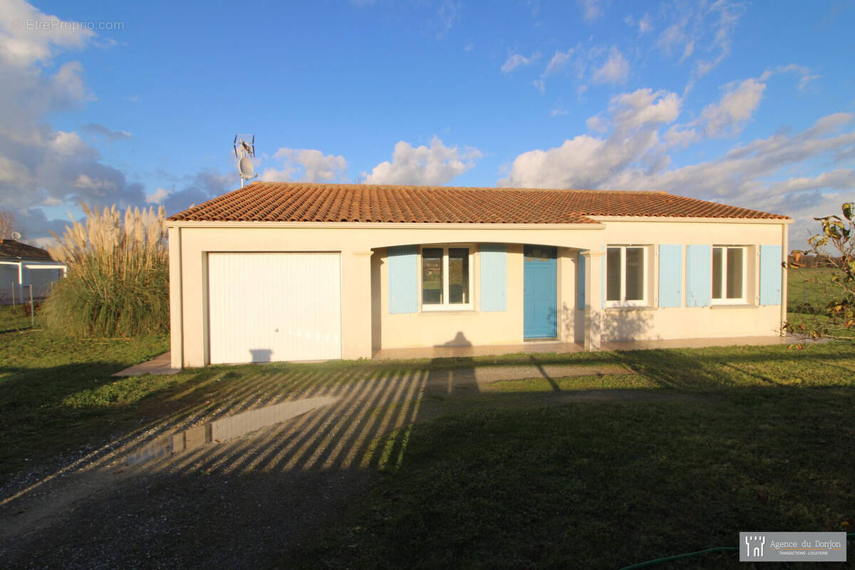 Maison à SAINT-GENIS-DE-SAINTONGE