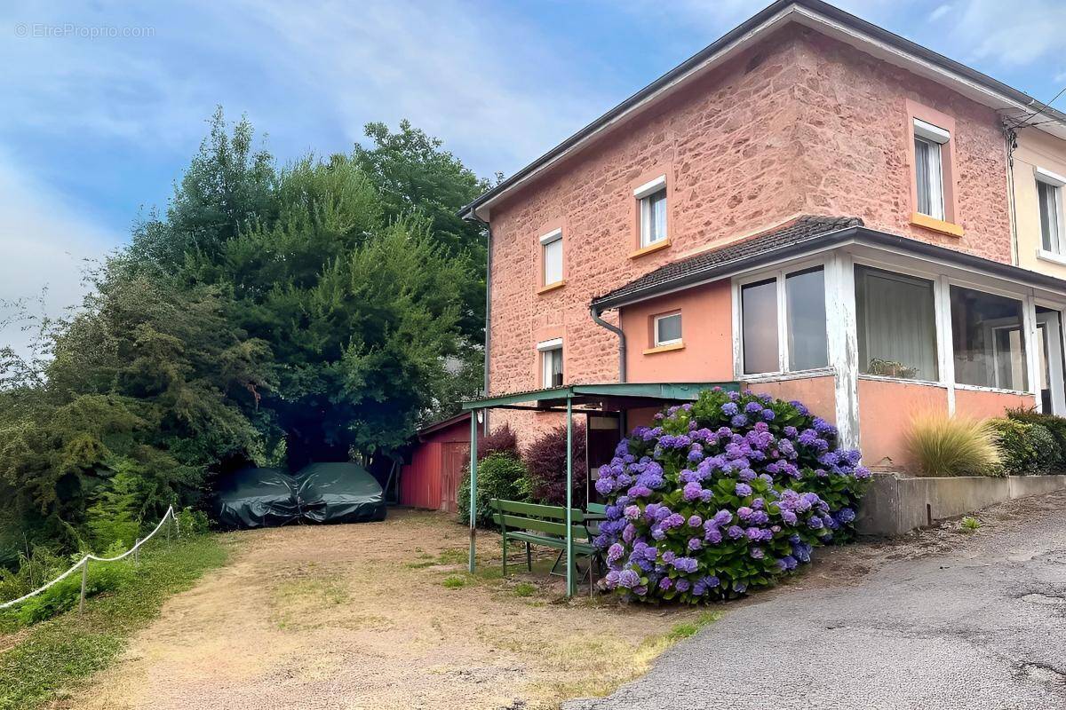 Maison à COURS-LA-VILLE