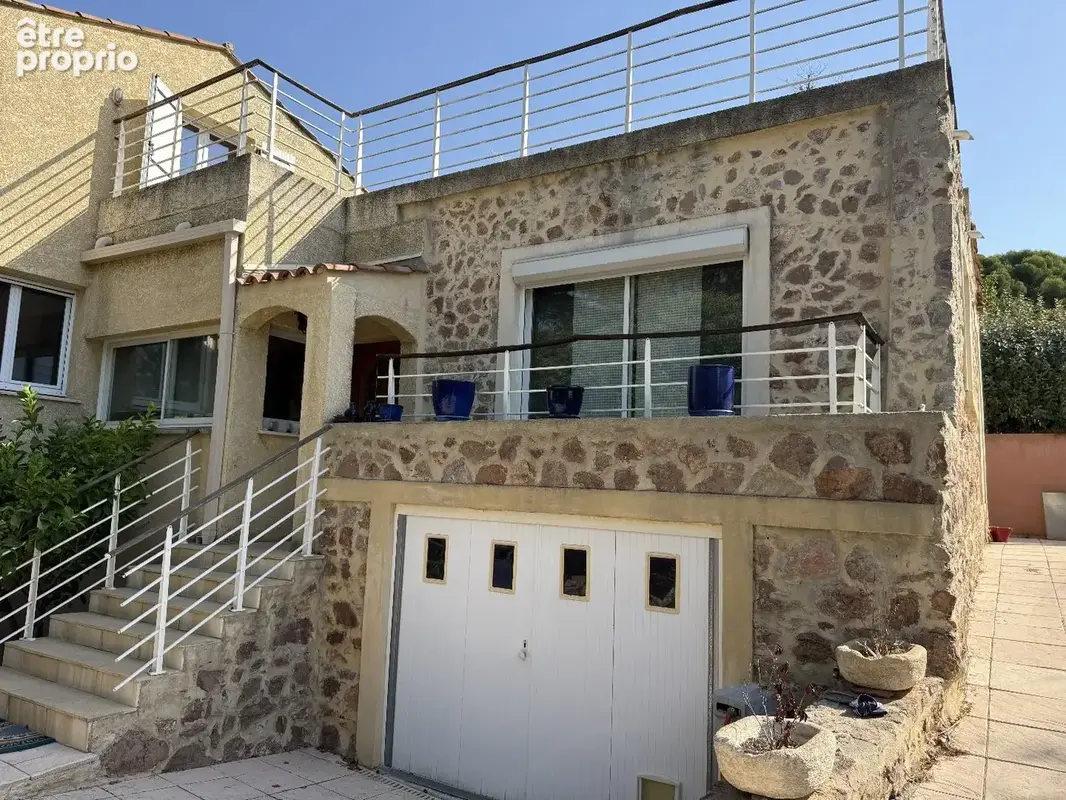 Villa T6 de 144 m² environ exposée sud/ouest avec vue sur la mer, implantée sur un terrain arboré de 720 m² - photo 3