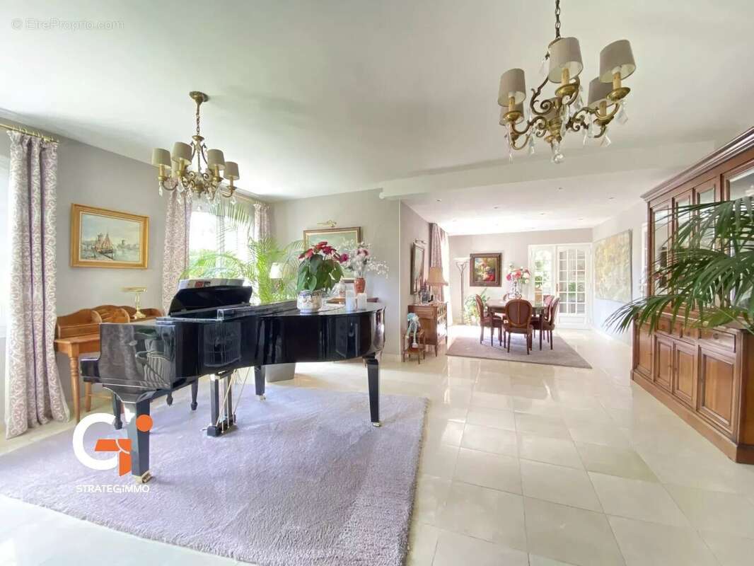 Maison à SAINT-ETIENNE-DU-ROUVRAY