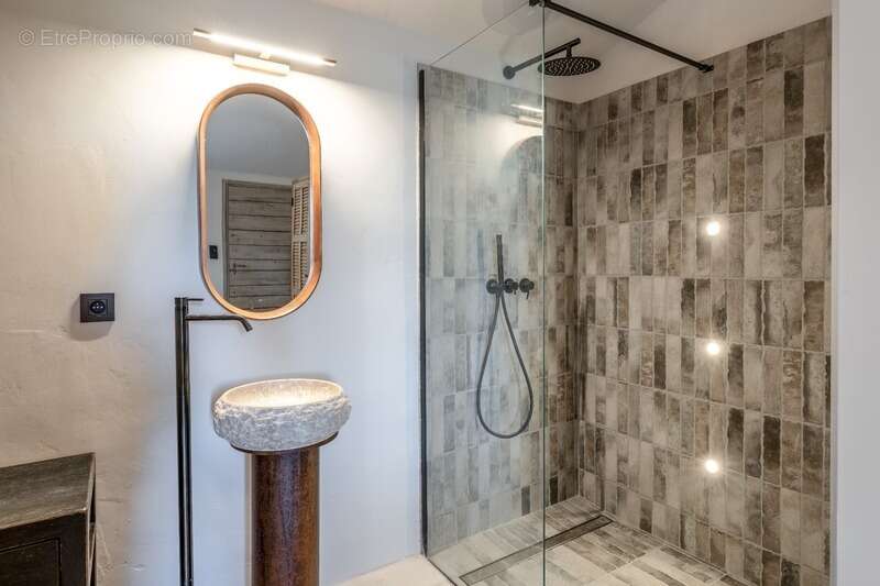 Maison à SAINT-SATURNIN-LES-APT