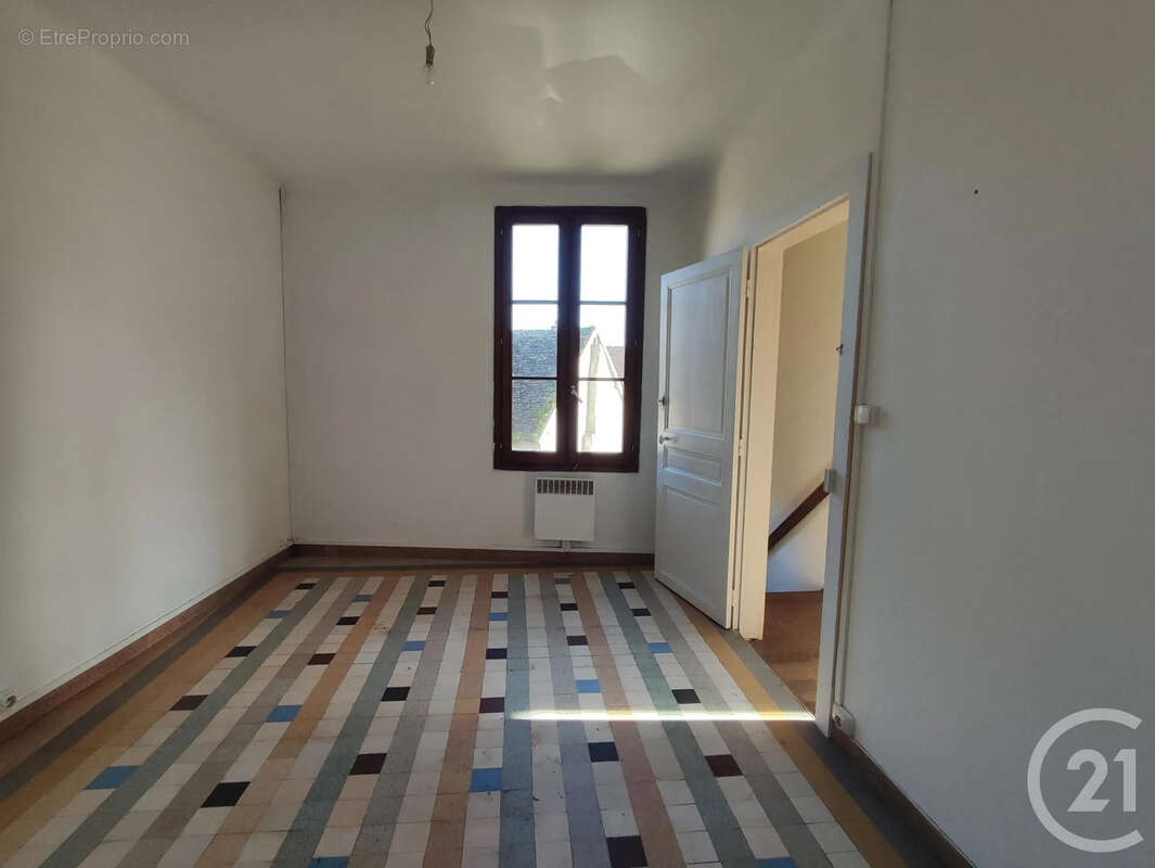 Maison à SAINT-AMAND-EN-PUISAYE