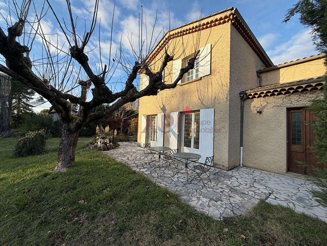 Maison à MONTELIER