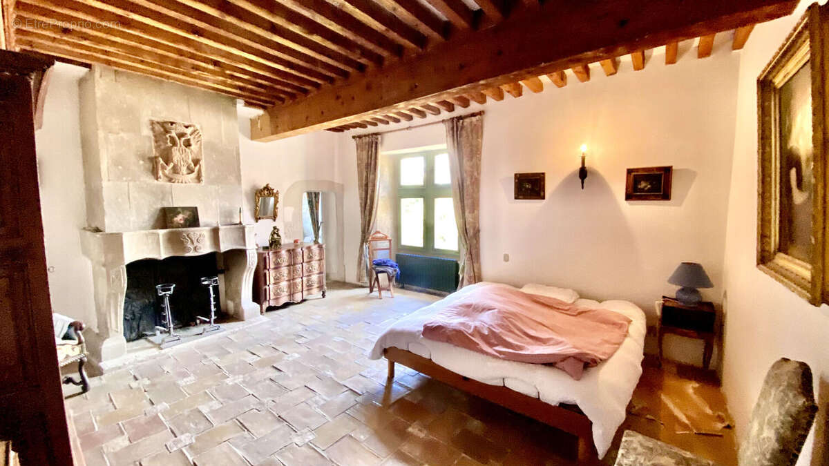 Château classé aux monuments historique au coeur de Pernes les Fontaines - photo 12