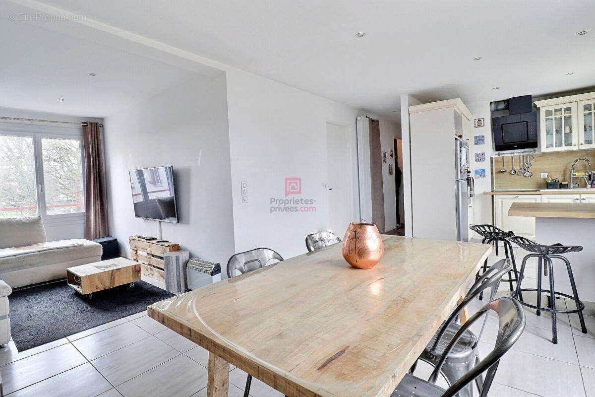 Appartement à SAINTE-GENEVIEVE-DES-BOIS