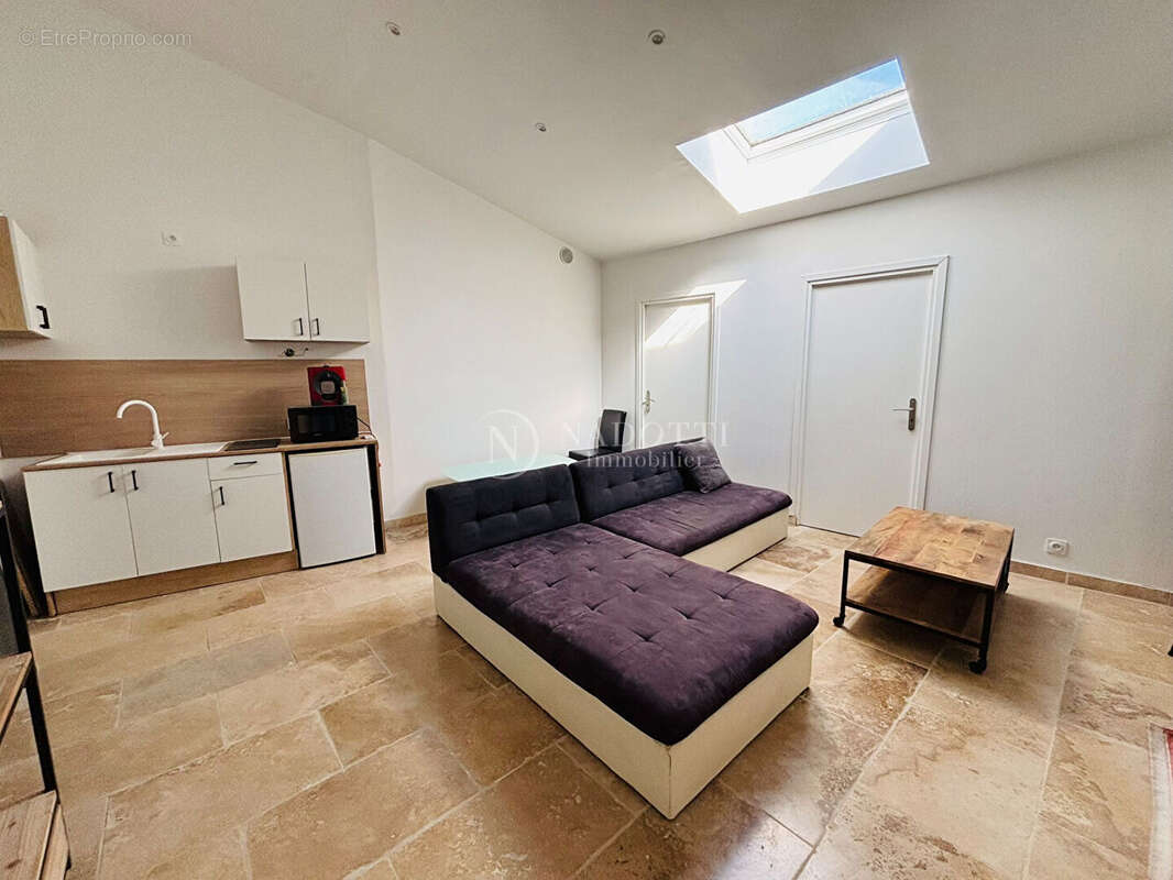 À Vendre  Maison de Ville Rénovée avec Fort Potentiel au Centre de Cavaillon - photo 9