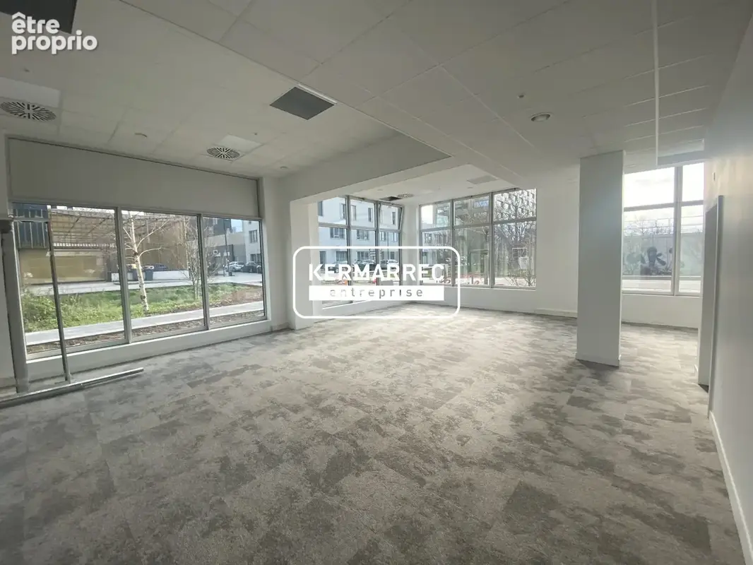 Commerce 969 m² à vendre à Saint-Jacques-De-La-Lande (35136) - photo 2