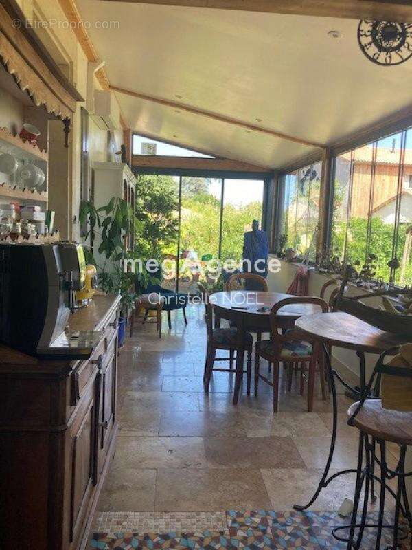 Maison avec du caractère,entouré de verdure,potager,fruituiés,pour des moments reposant - photo 6