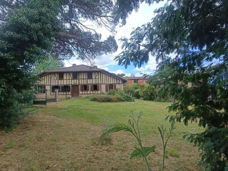 Propriété d'Exception : 2 Maisons, 450 m² de Dépendances et 6 Hectares de Terres - photo 20