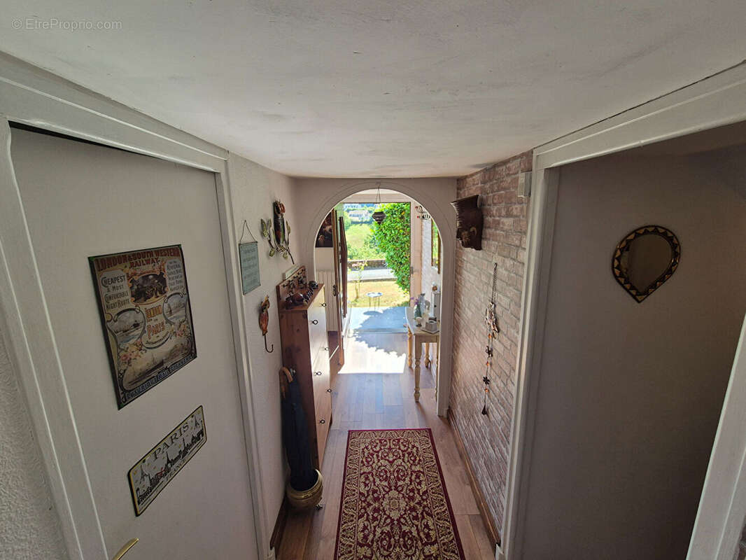 CORRÈZE. TREIGNAC. Belle maison de 3 chambres avec garage et jardins de 1 079 m² - photo 3