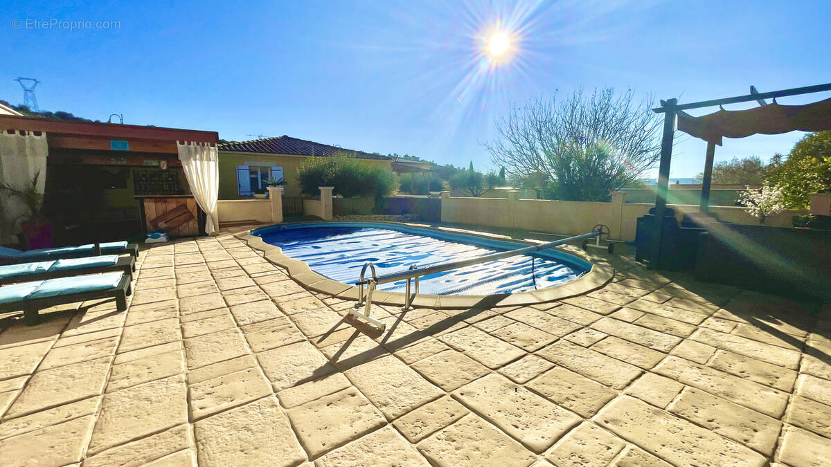 Maison à SAINT-LAURENT-DE-CARNOLS