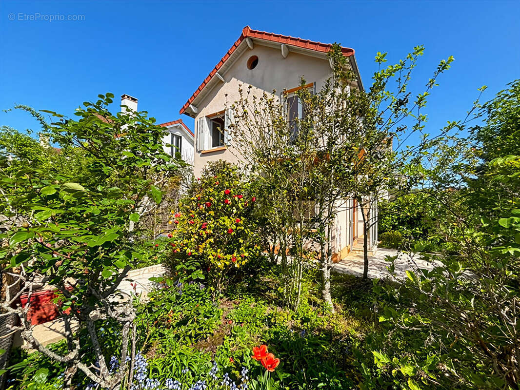 Maison à VERRIERES-LE-BUISSON