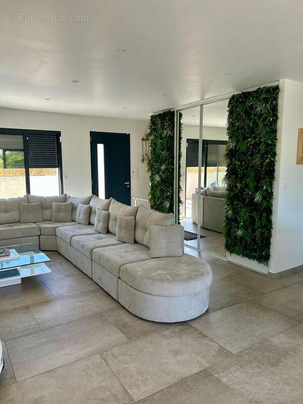 Maison à RESTINCLIERES