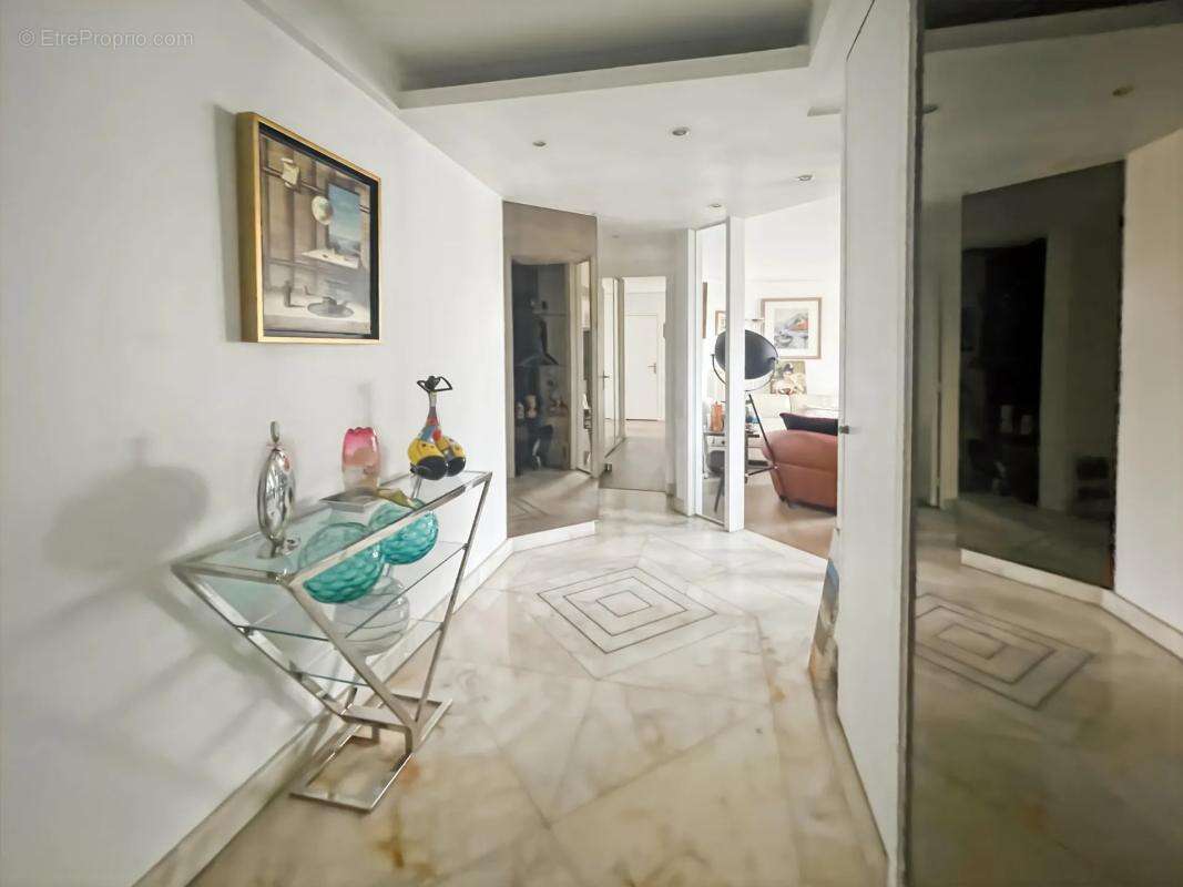 Appartement à COURBEVOIE