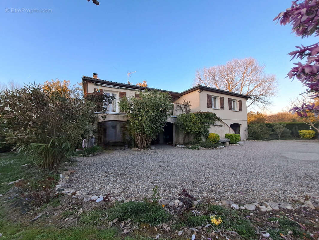 Maison à FEUGAROLLES