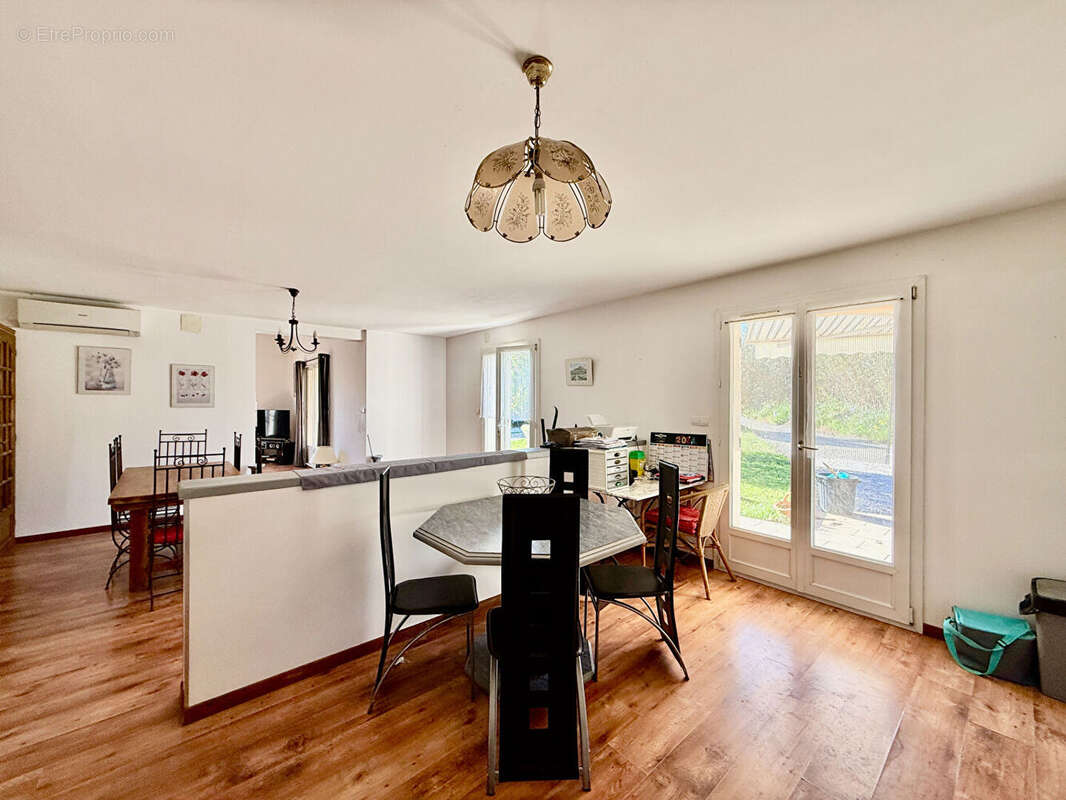 Maison à SAINT-LAURENT-DES-ARBRES