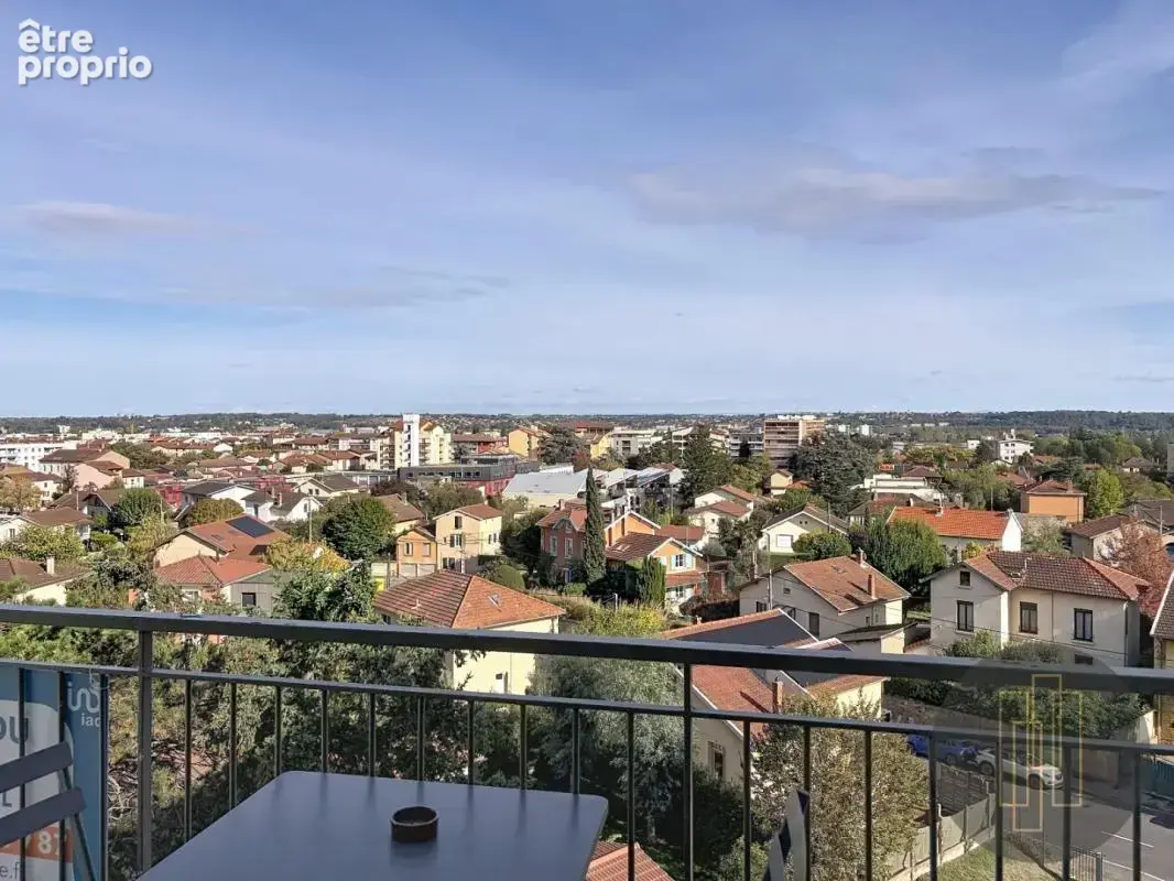Villefranche - T4 -  85 m² avec balcon, séchoir, cave et parking - photo 2