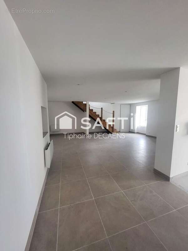 Maison 170 m² à Rille  - photo 5