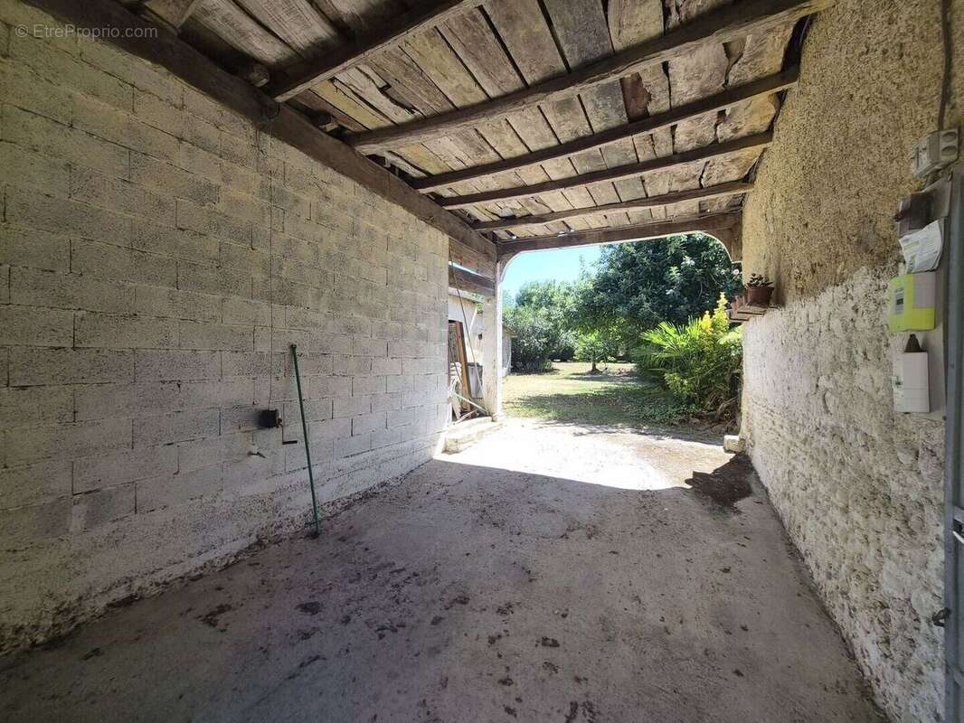À vendre, proche de Tarbes (Hautes-Pyrénées): maison de plain-pied (ancienne fermette) à rénover avec grenier, garage, cour priv - photo 5