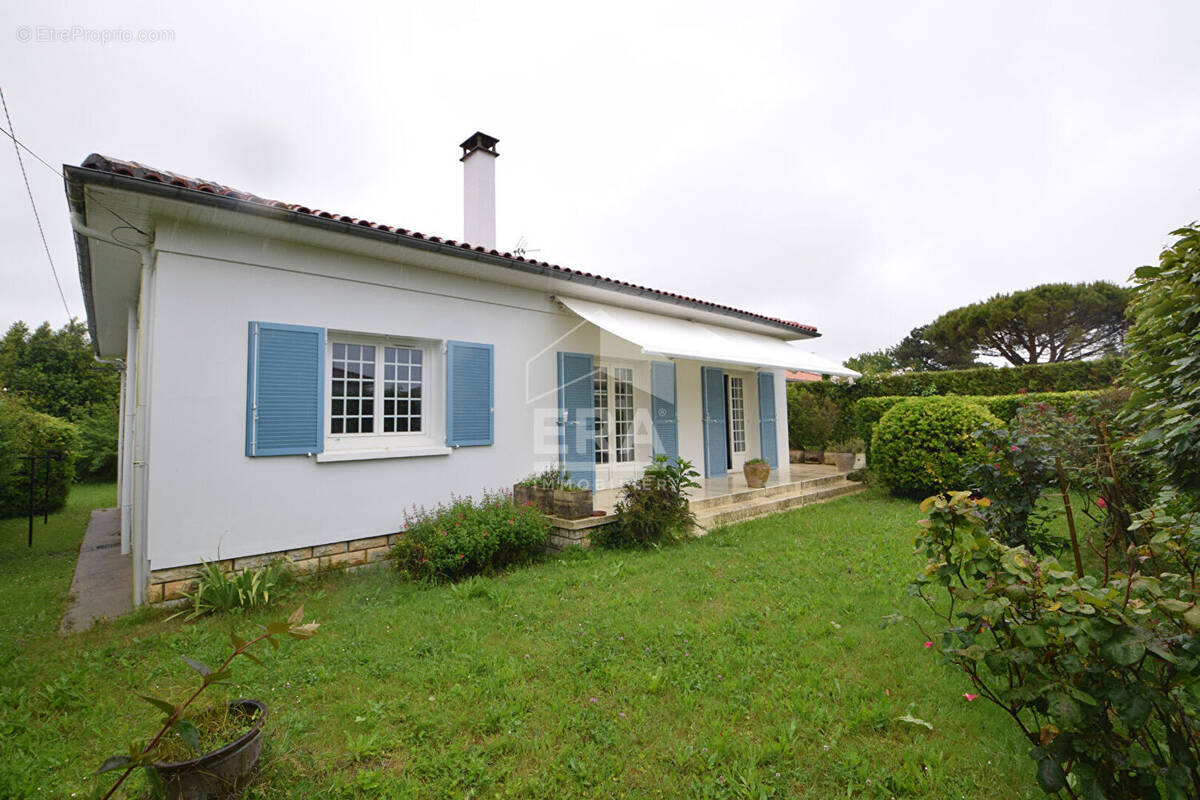 Maison à VAUX-SUR-MER